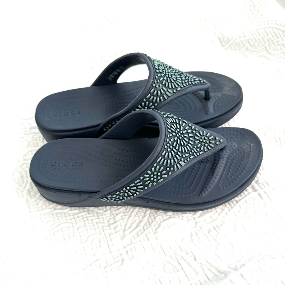 CROCS Flip Flops Thongs Wms Sz 8